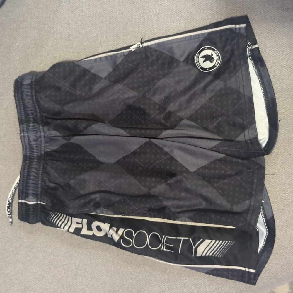 Boys flow society youth medium black argyle shorts